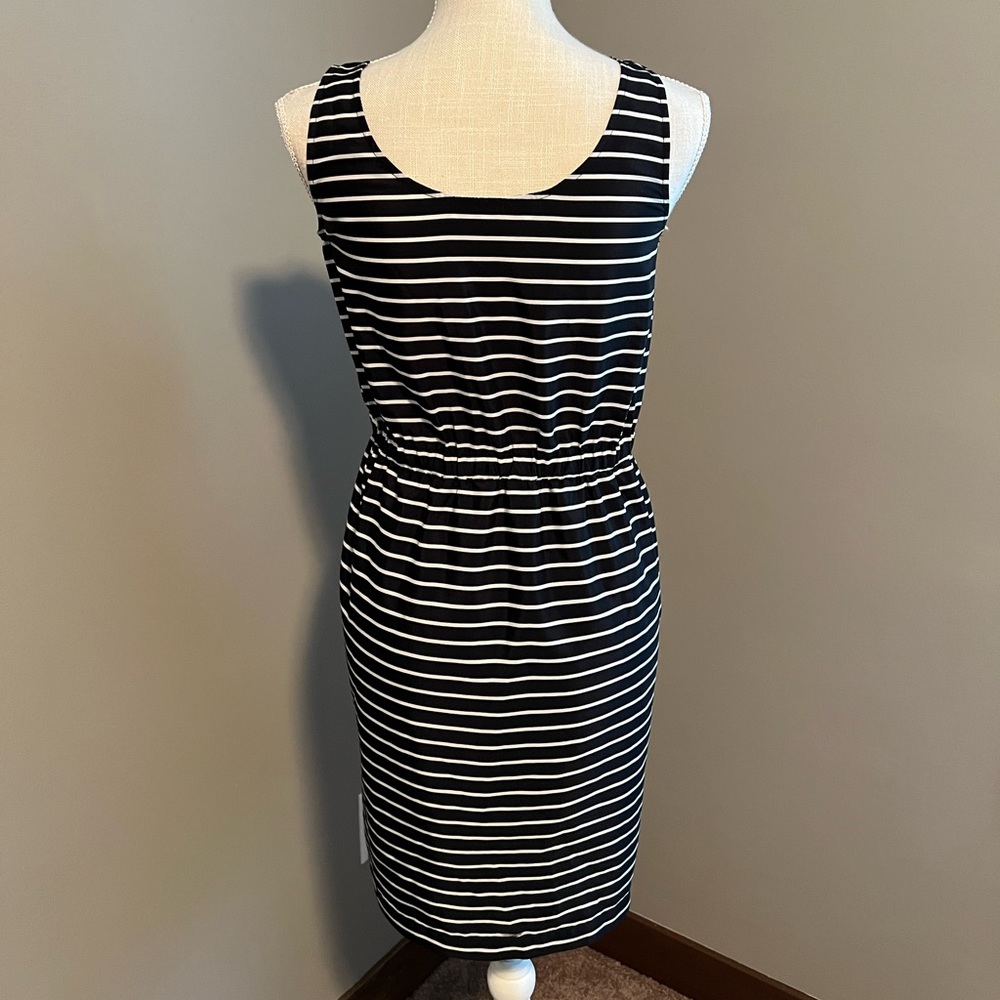 Loft Dress - Picture 2 of 3